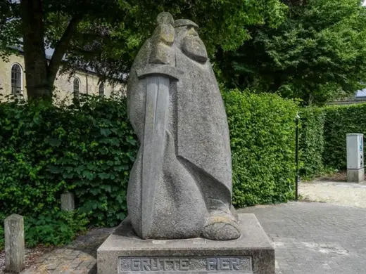 Statue of "Grutte Pier"