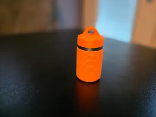 twist-lock lid capsule