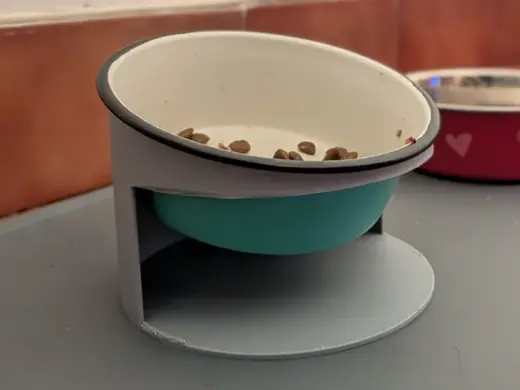 Customazable Bowl support for dogs with collar
