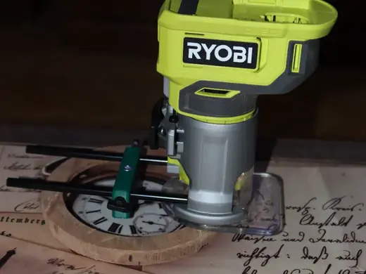 Pivot pour affleureuse Ryobi RTR18-0