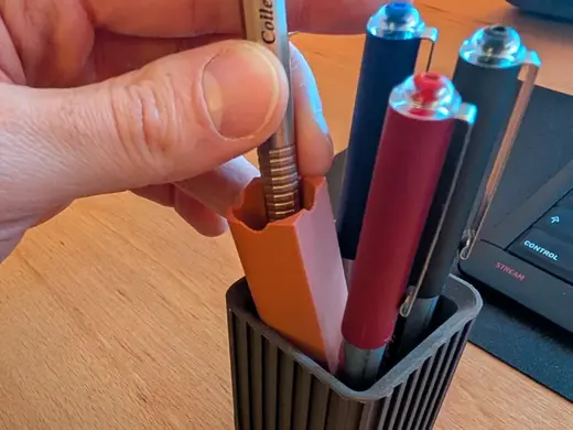 Vertical 4 pens holder