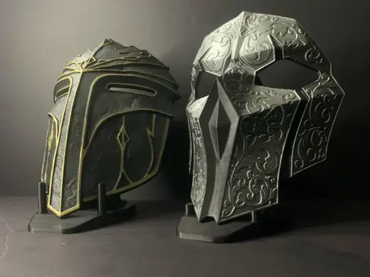 mask stand with short pegs