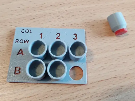 Small detachable cups on a plate (Parametric)