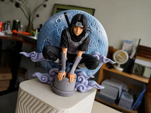 Uchiha Itachi on the moon night figure
