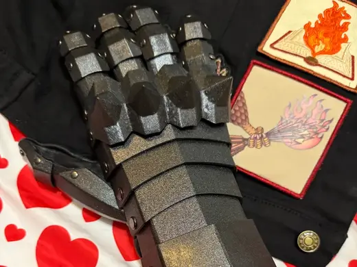 Enchanted War Gauntlet DCC Large Glove Remix