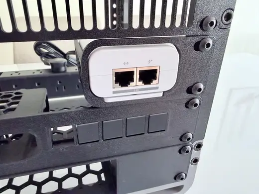 Ubiquiti UniFi PoE+ adapter rack mount