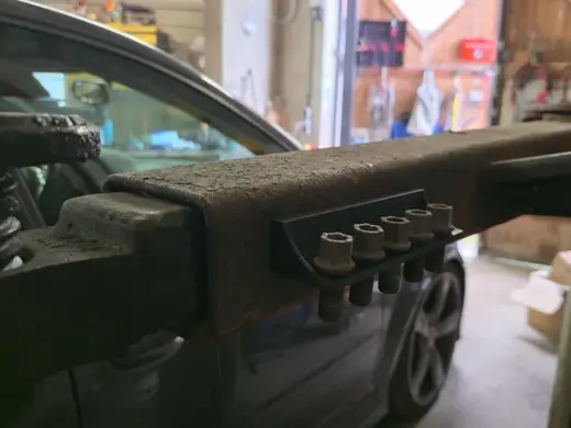 Magnetischer Radbolzenhalter für Hebebühne