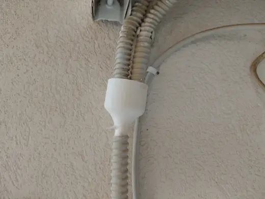 Raccordo di scarico per tubi corrugati flessibili