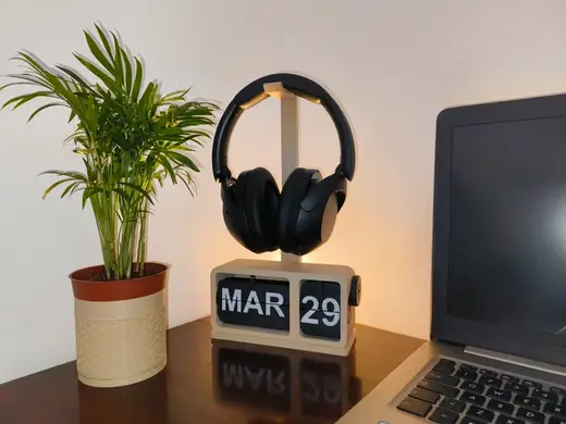 Headphone stand for flip calendar