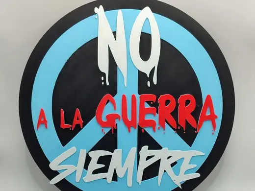 Llavero y placa No a la guerra Siempre