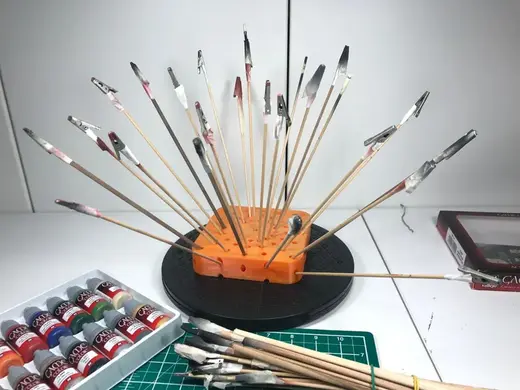 Stand for clips to dry paint