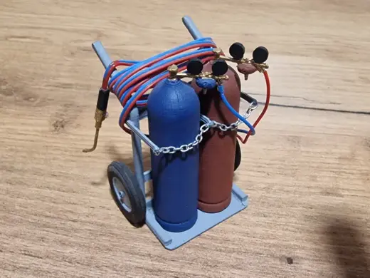 Schweißwagen 1:14 mit Gasflaschen und Brenner