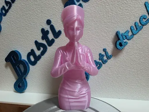 Sculpture of a praying nurse