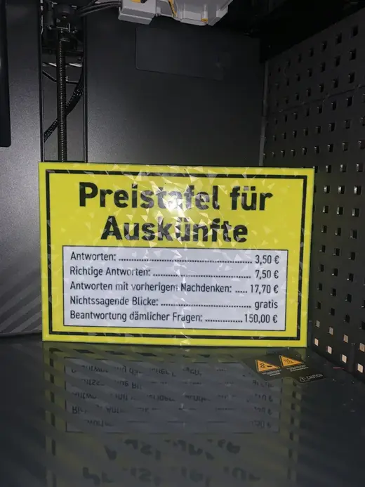 Lustiges Schild Preistafel für Auskünfte