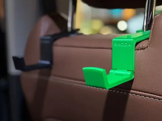 Foldable headrest hanger Skoda Enyaq