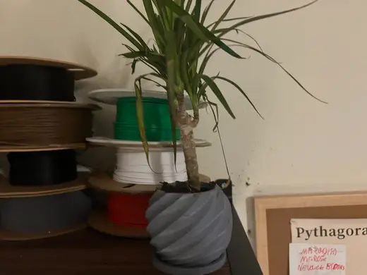 spiral modern pot with drainage hole and coaster