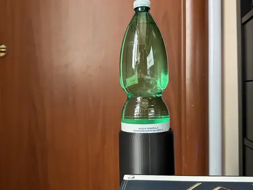 Secretlab Magnus bottle holder desk