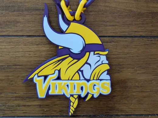 Minnesota Vikings oversized logo pendant w/ chain