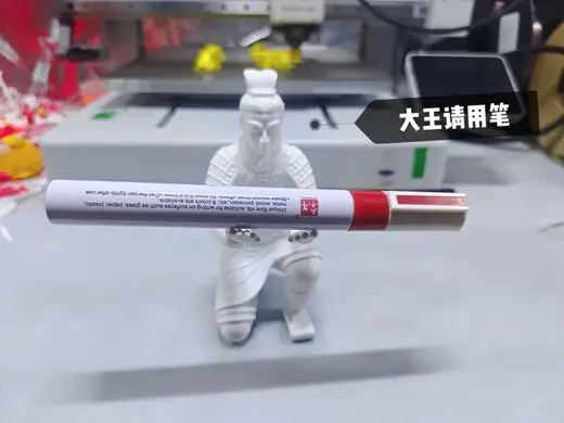 兵马俑递笔 反差摆件 桌面装饰 课桌玩偶 解压搞笑模型
