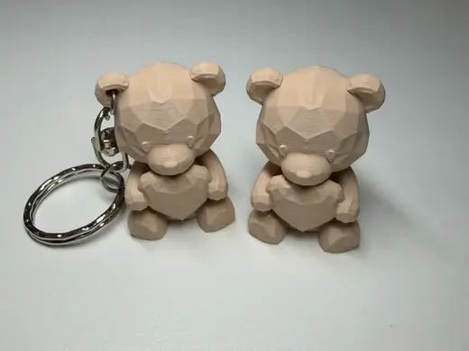 Low poli teddy bear holding a heart w/wo keychain