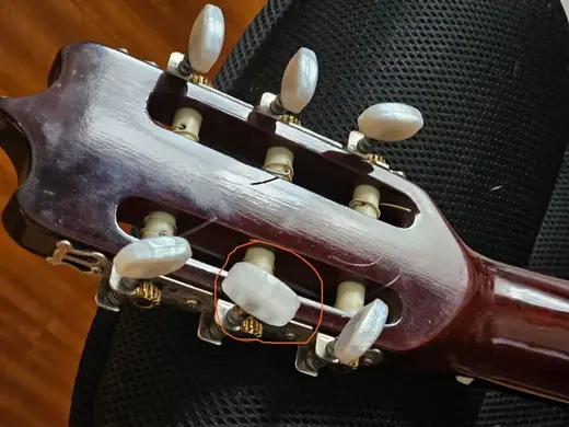 Guitar pin knob