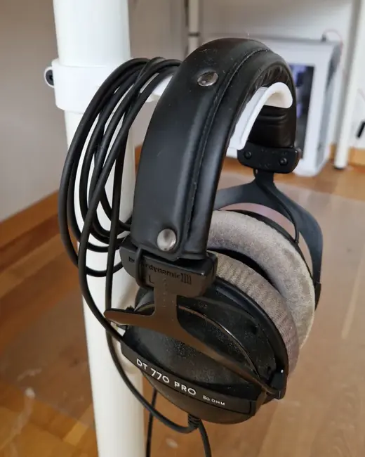 Headphones holder for IKEA Adils/Olov table leg