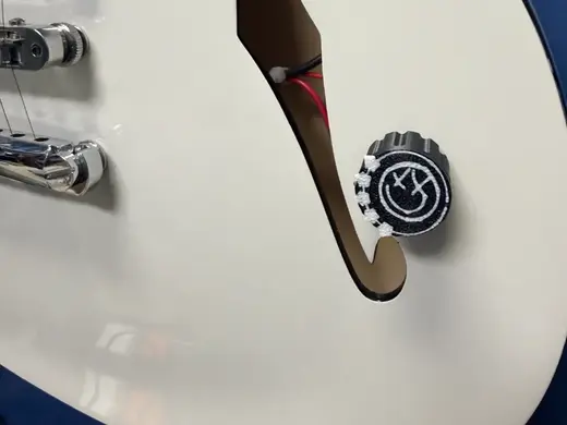 Blink Logo Guitar Knob