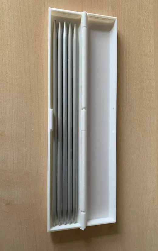 Knitting Needle Box with print-in-place hinge V1.0
