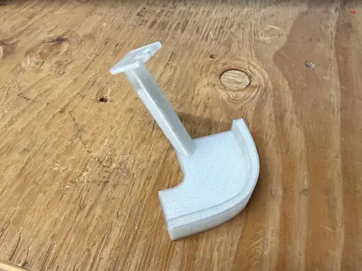 webcam mount - minimalist Sterilite container top