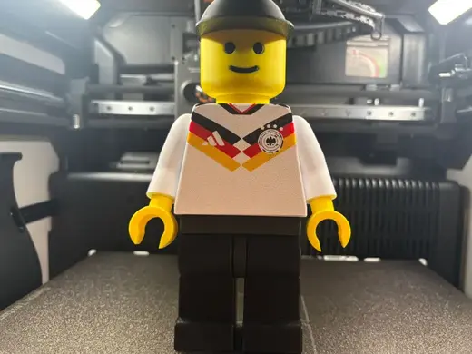 Brickman Deutschland Trikot 2026 20cm Figur 500%