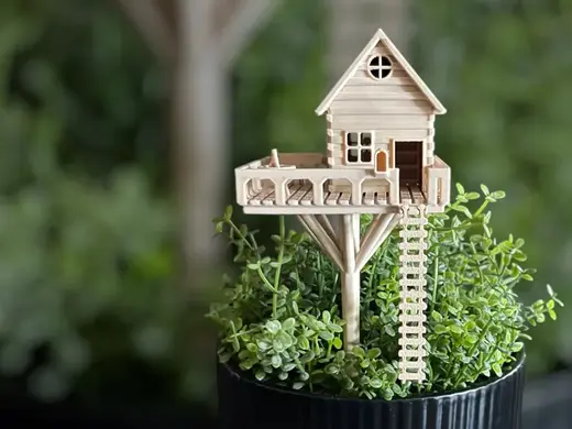 Mini Baumhaus mit Leiter für Blumentopf