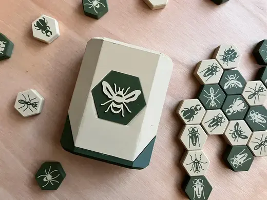 Hive Pocket - Slim Travel Box with Magnets