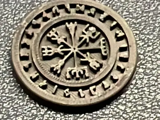 Vegvísir Coin with runes