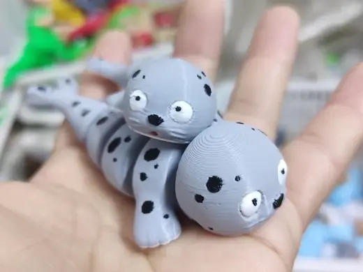 斑点小海豹可活动关节挂件