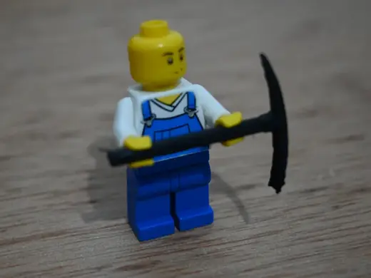 Minifigure pickaxe