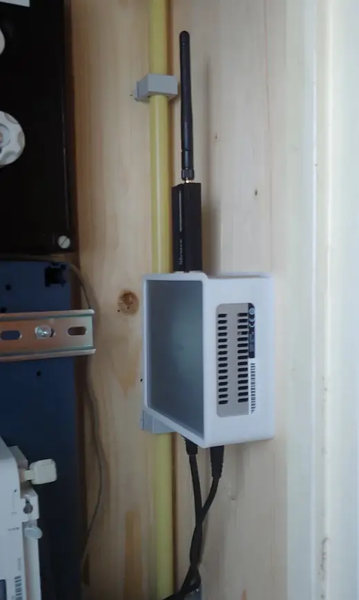 Minisforum UN100L wall and desk mount