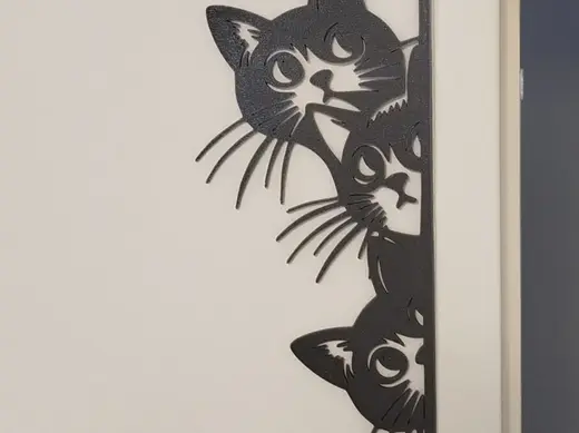 Katzen gucken um die Ecke