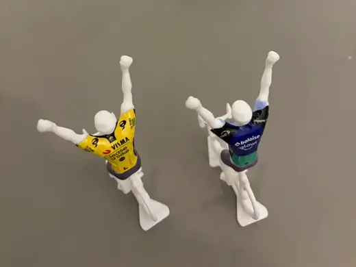 Miniature cyclist winner scale 1/32