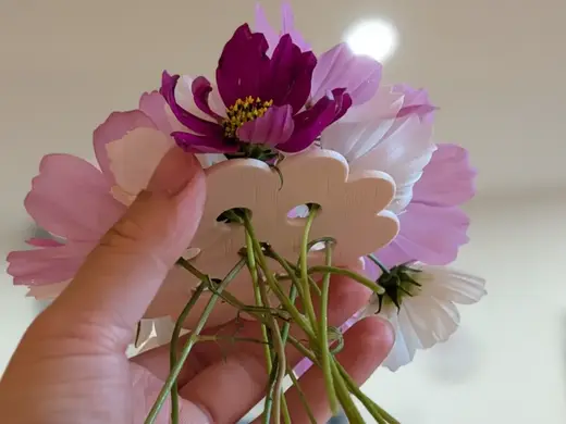 Scalloped flower arranger / flower frog