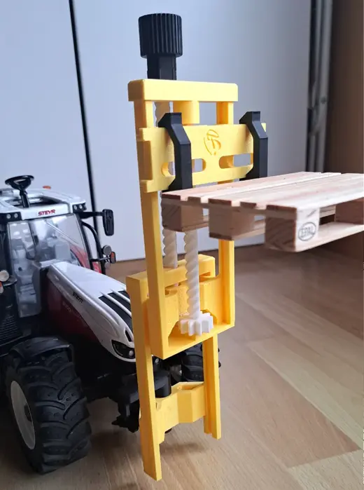 Stapler an Traktor