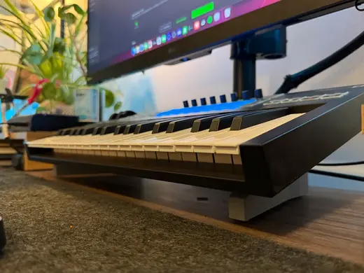 Novation Launchkey 37 Mk 3 riser stand