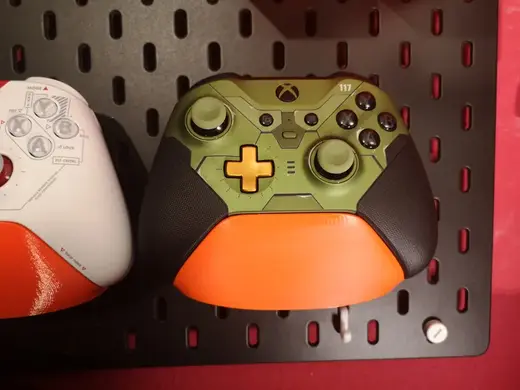 Minimalistic Xbox Elite Series 2 Controller Stand for Skadis (Supports Scuf Paddles)