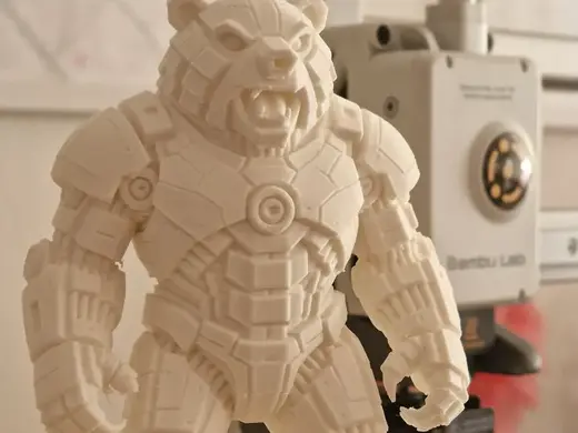 Robo-Grizzly im Stehen