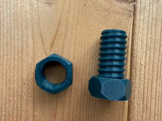 15mm 螺丝螺母,螺母加了 0.2mm 公差,使用顺畅。