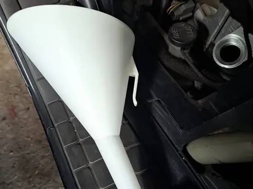 Suzuki Burgman 650 oil funnel