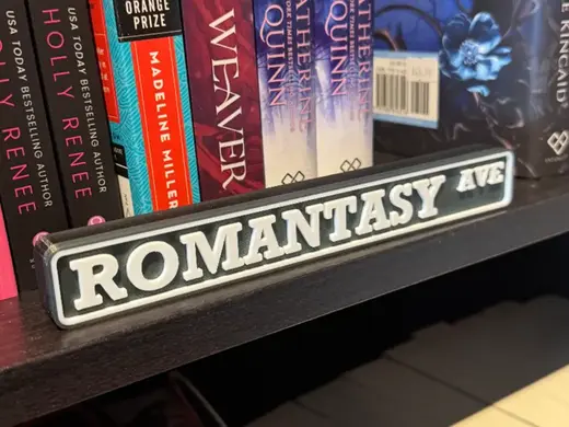 Romantasy Ave sign