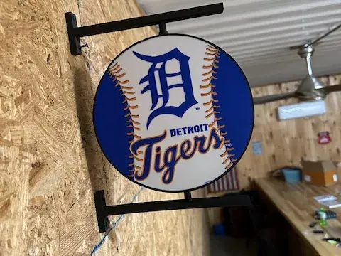 Detroit Tigers Sign