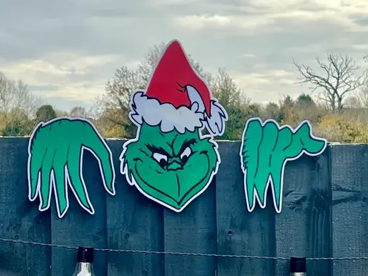 Grinch Fence Peeker