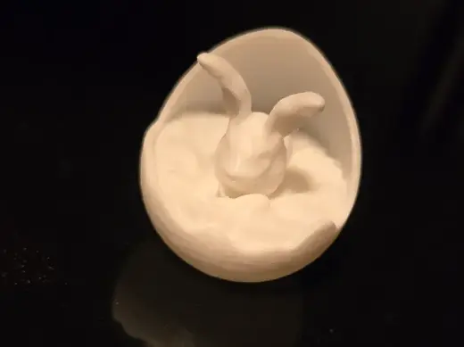 Osterhase im Ei zum Bemalen
