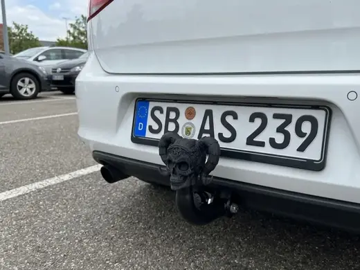 Gotischer Dämonenschädel mit Widderhörner